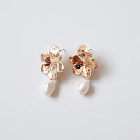 Rozi pearl earring