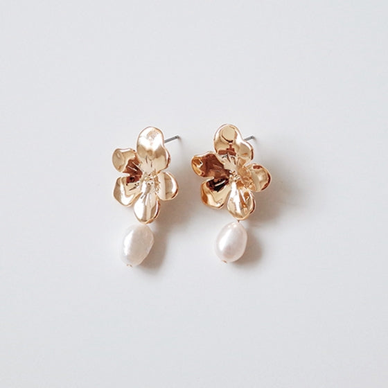 Rozi pearl earring