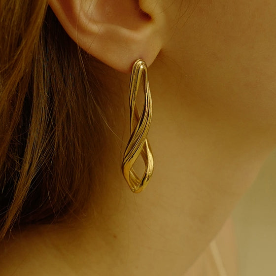 Flow Twist Earring