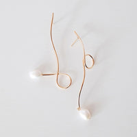Chloe pearl earring